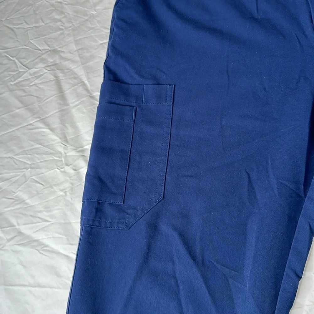 Movement Mens Navy Blue Scrubs Tapered Joggers with multiple pockets. Inseam 28”